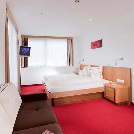 Garni Auriga Hotel *