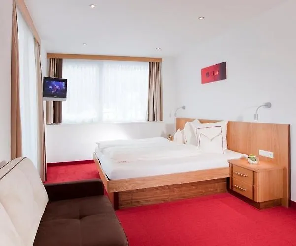 Garni Auriga Hotel *